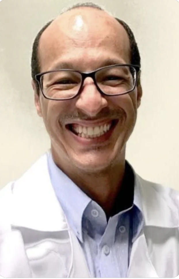 Retrato de Dr. Fábio Gonçalves Coutinho, Médico Doutor em Medicina CRM/ES 7930 // RQE 6242 da Clínica Pavon D'Or